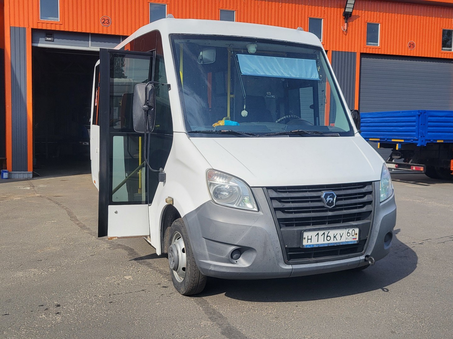 ГАЗ А63R42 — 2