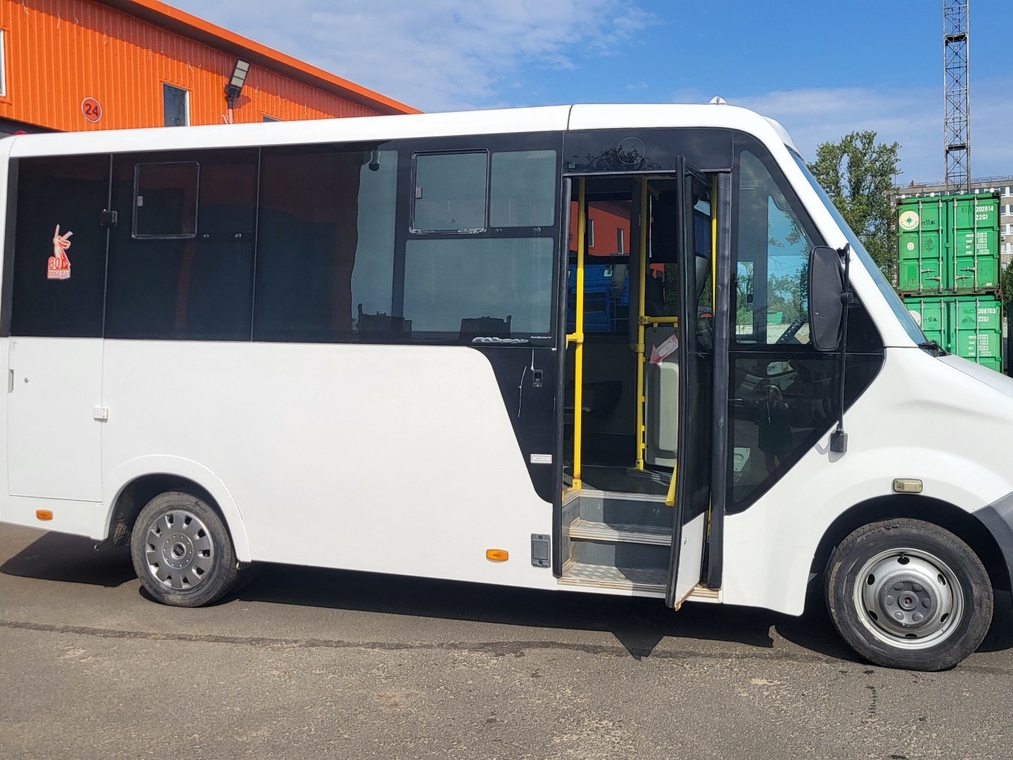 ГАЗ А63R42 — 3